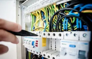 Pourquoi les systèmes électriques industriels devraient-ils utiliser des filtres d'harmoniques actifs