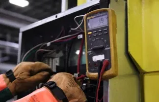 Filtre harmonique actif vs filtres harmoniques passifs : avantages et inconvénients pour les applications industrielles